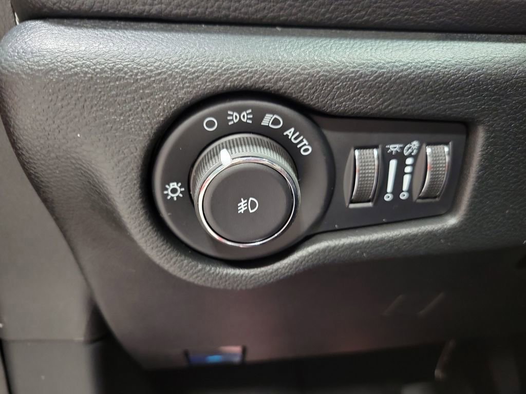 New 2026 Chrysler Pacifica Select AWD/4WD image 22