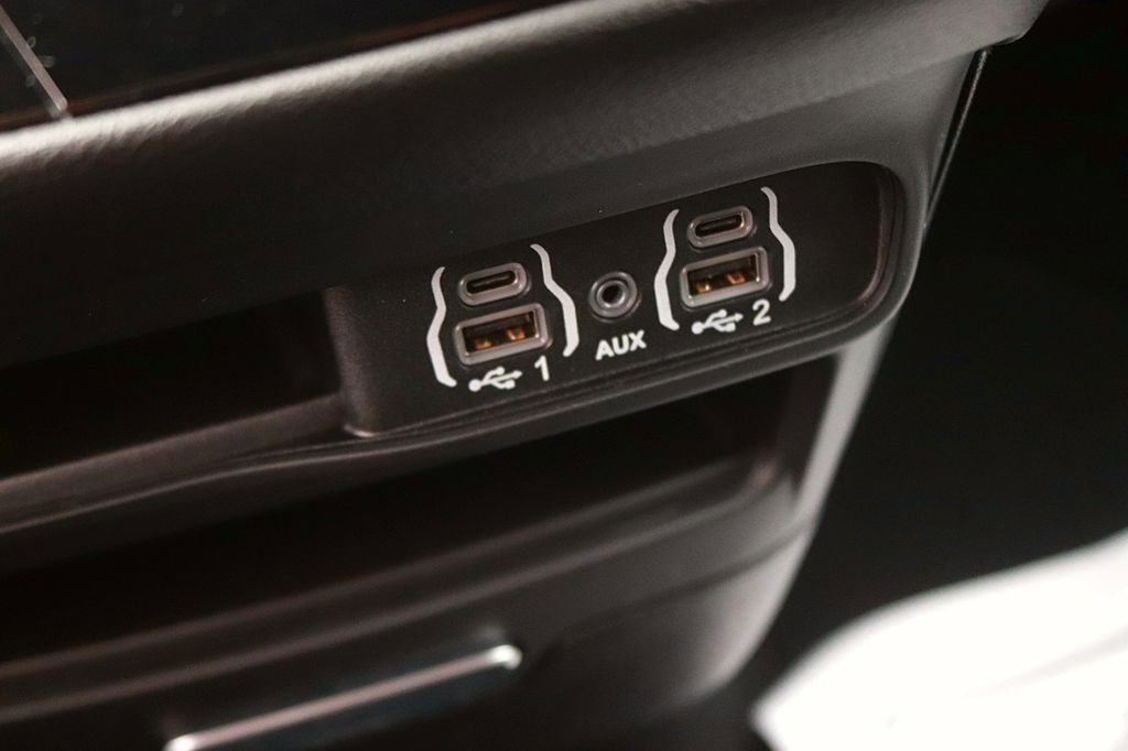 Used 2025 Chrysler Pacifica Select FWD image 30