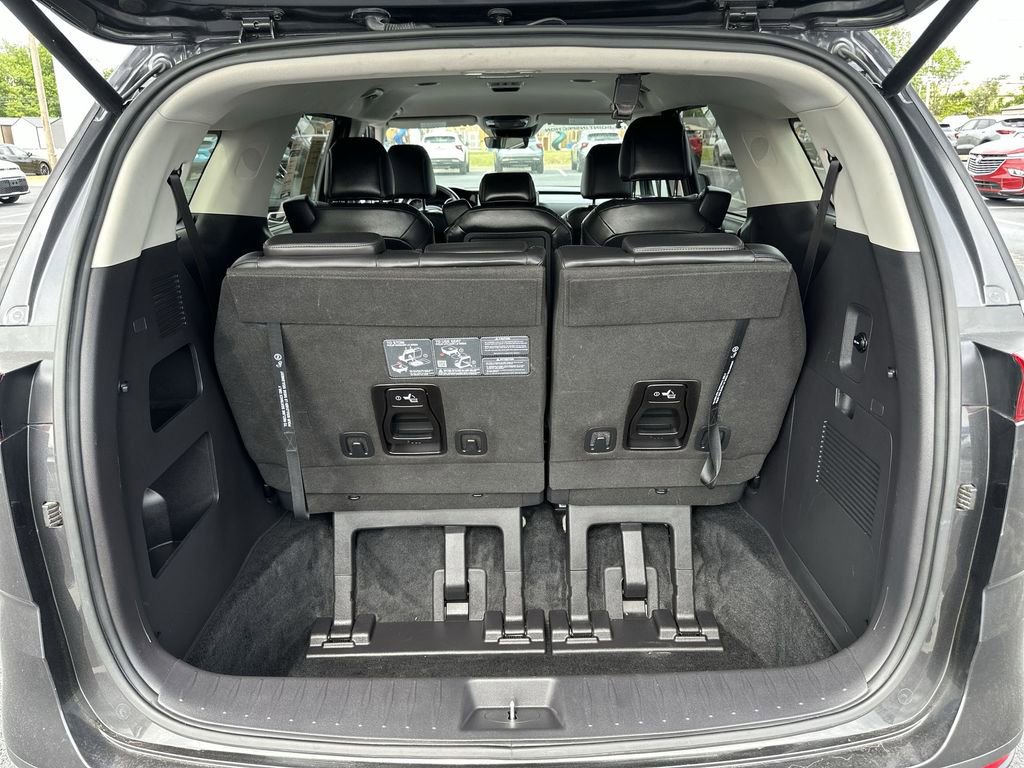 Used 2024 Kia Carnival EX FWD image 30