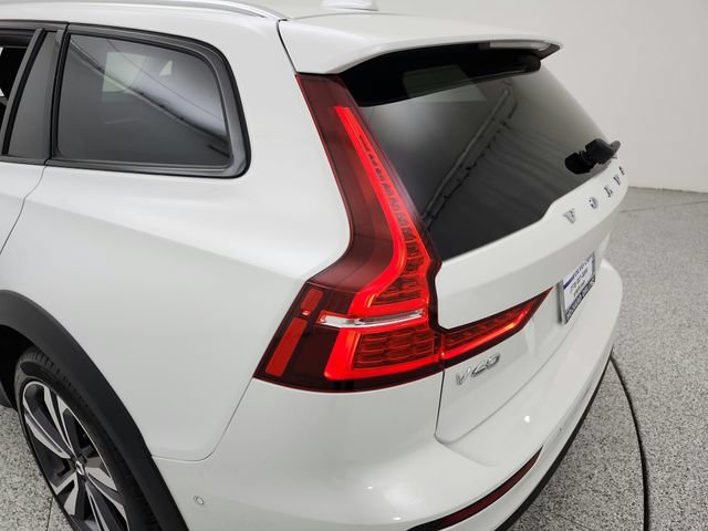 Certified 2025 Volvo V60 B5 Cross Country Plus AWD/4WD image 28