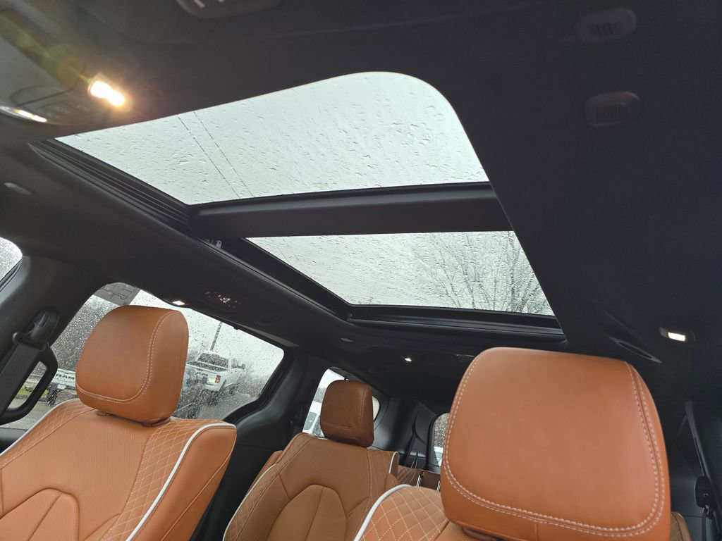 New 2026 Chrysler Pacifica Pinnacle image 14