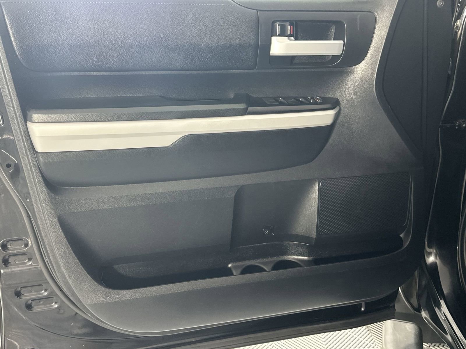 Used 2019 Toyota Tundra SR5 w/ SR5 Upgrade Package image 29