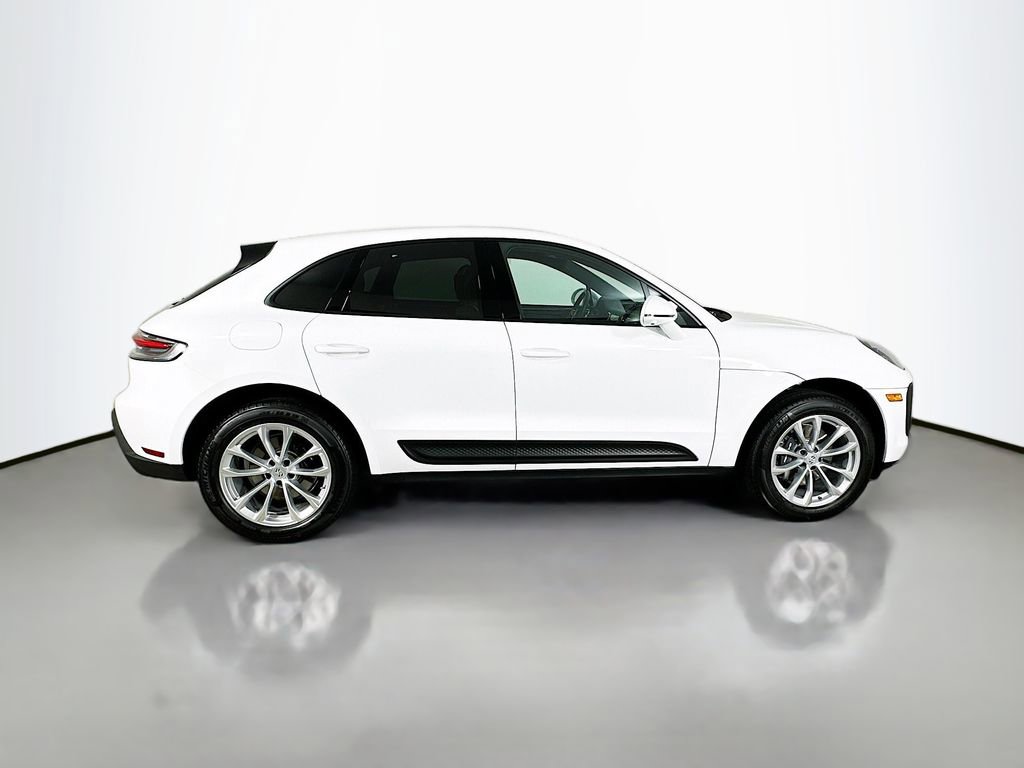 Used 2025 Porsche Macan image 8