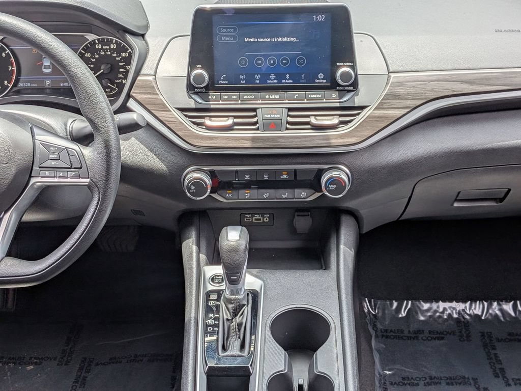 Used 2025 Nissan Altima 2.5 SV FWD image 19