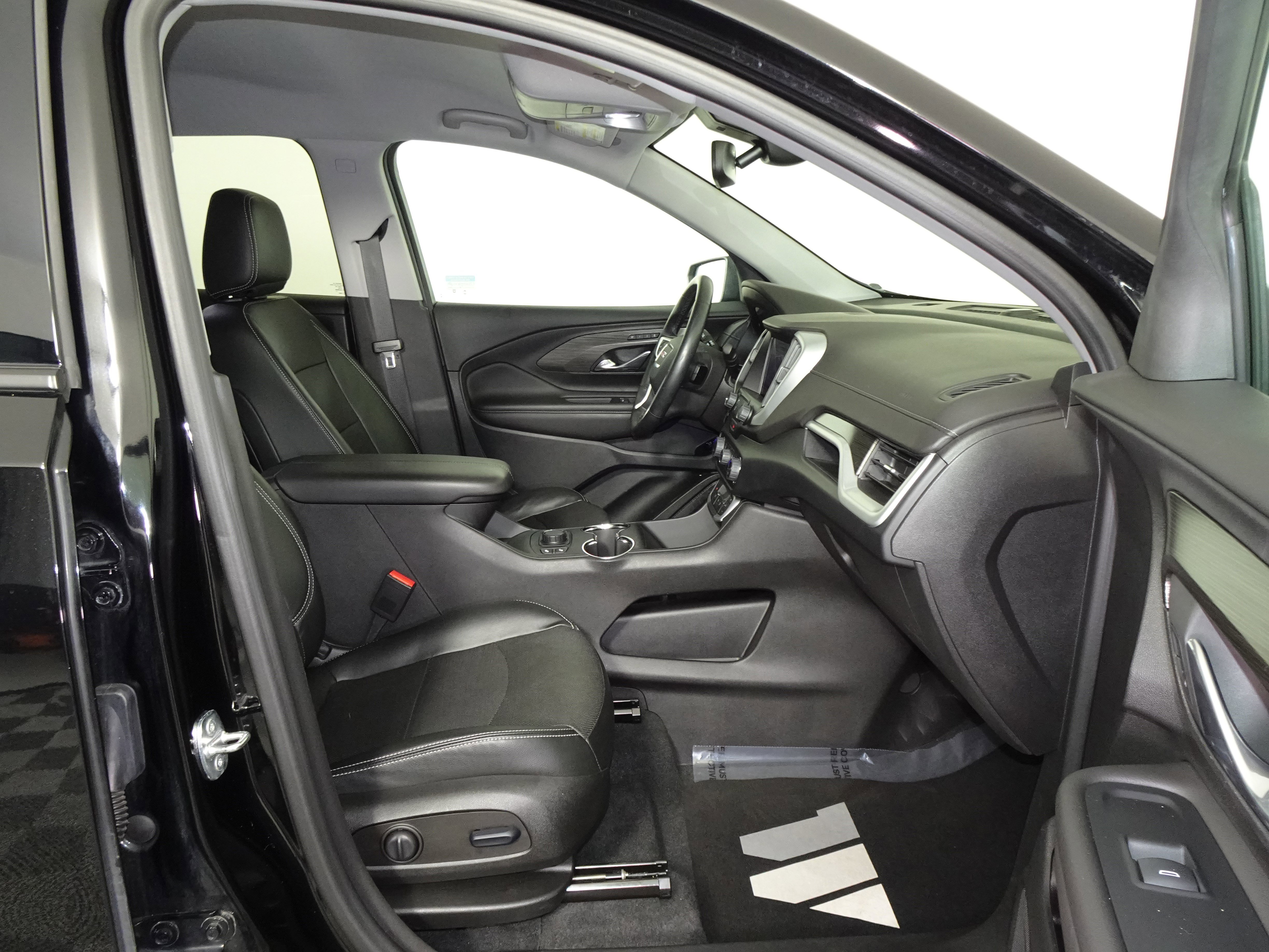 Used 2023 GMC Terrain SLT w/ LPO, Floor Liner Package image 30