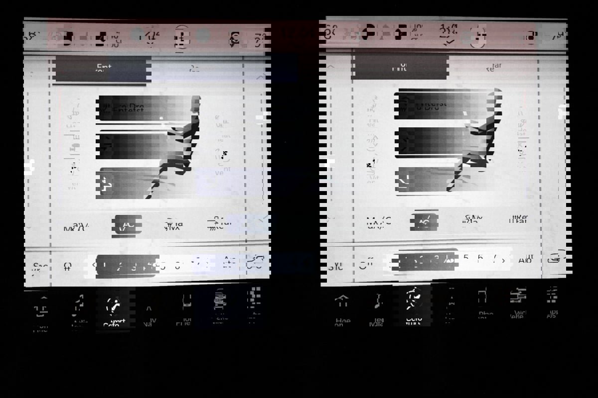 Used 2024 Jeep Wagoneer L Series II w/ Flexible Seating Group image 49