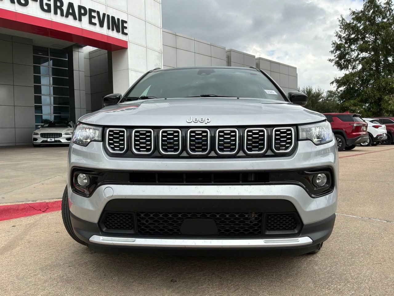 Used 2025 Jeep Compass Limited AWD/4WD image 3