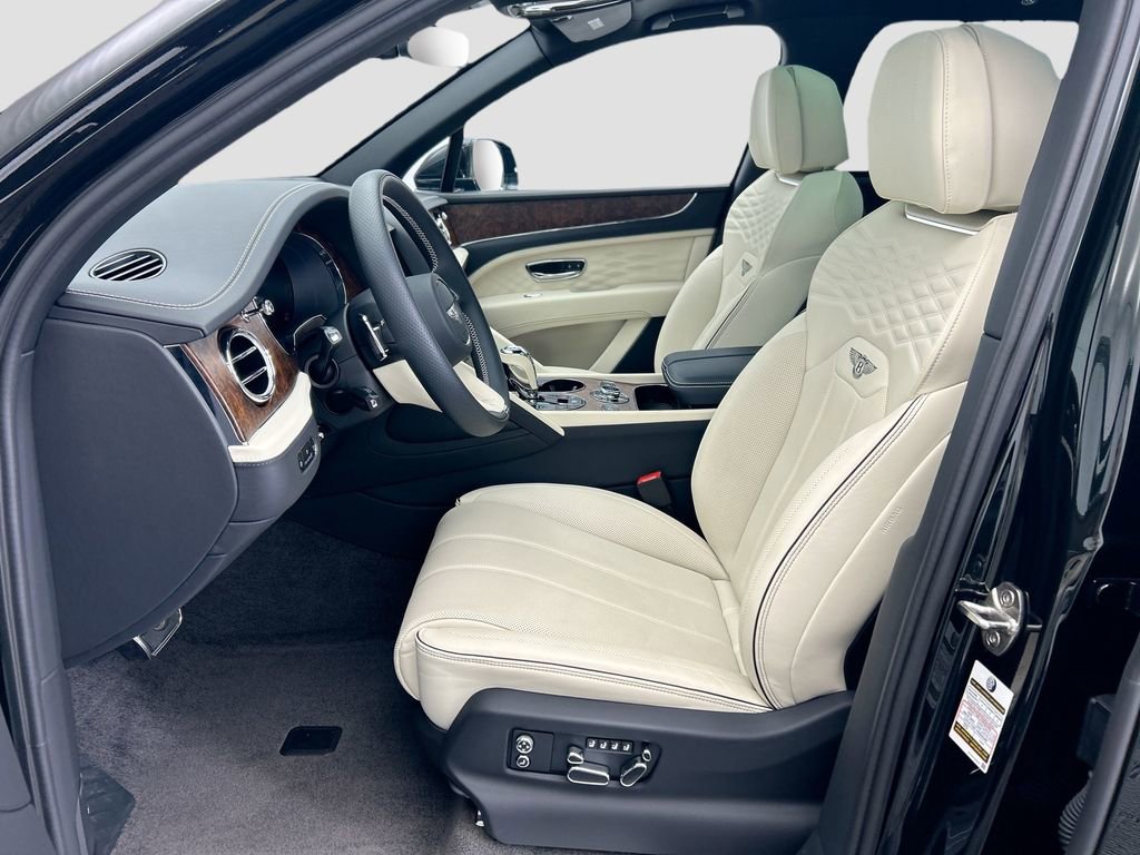 Used 2025 Bentley Bentayga Extended Wheelbase image 18