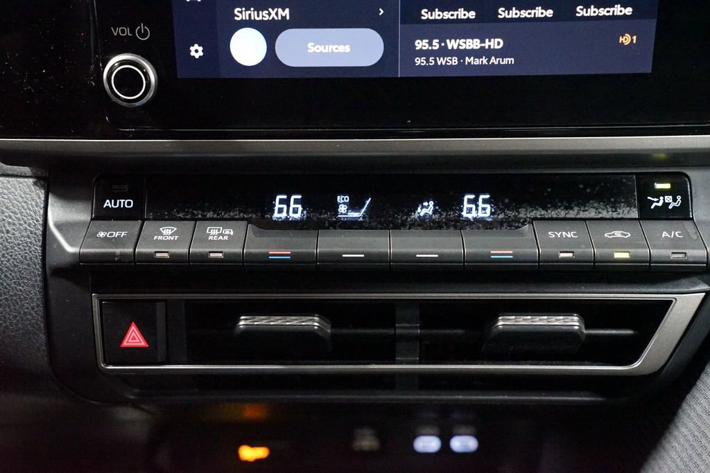 Certified 2025 Toyota Camry SE image 21