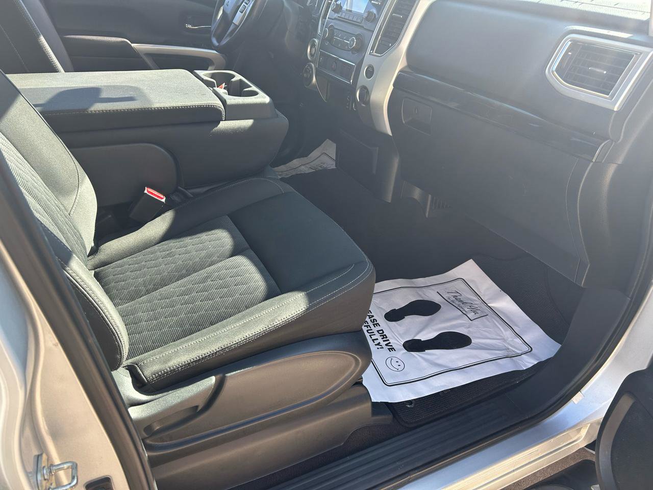 Used 2017 Nissan Titan SV image 13