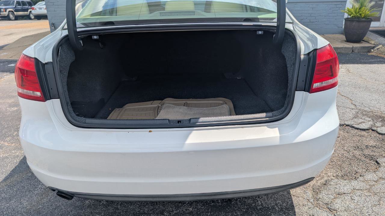 Used 2014 Volkswagen Passat 1.8T SE image 7