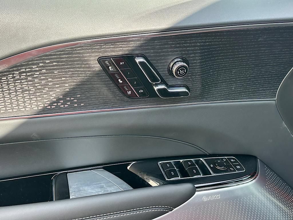 New 2026 Cadillac Lyriq V AWD/4WD image 10