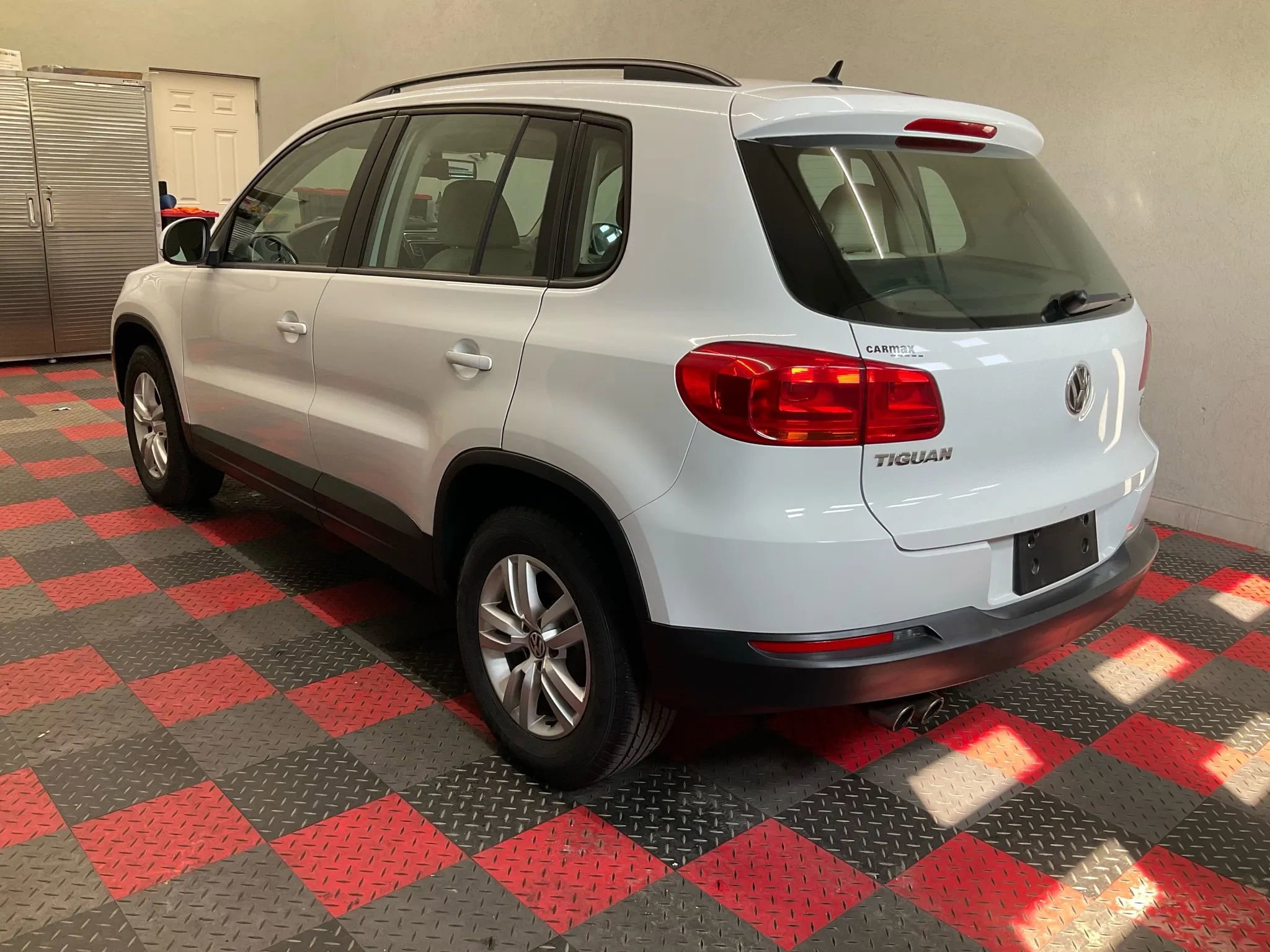 Used 2016 Volkswagen Tiguan S FWD image 4