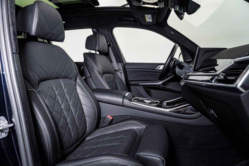 Used 2023 BMW X7 xDrive40i w/ Executive Package image 14