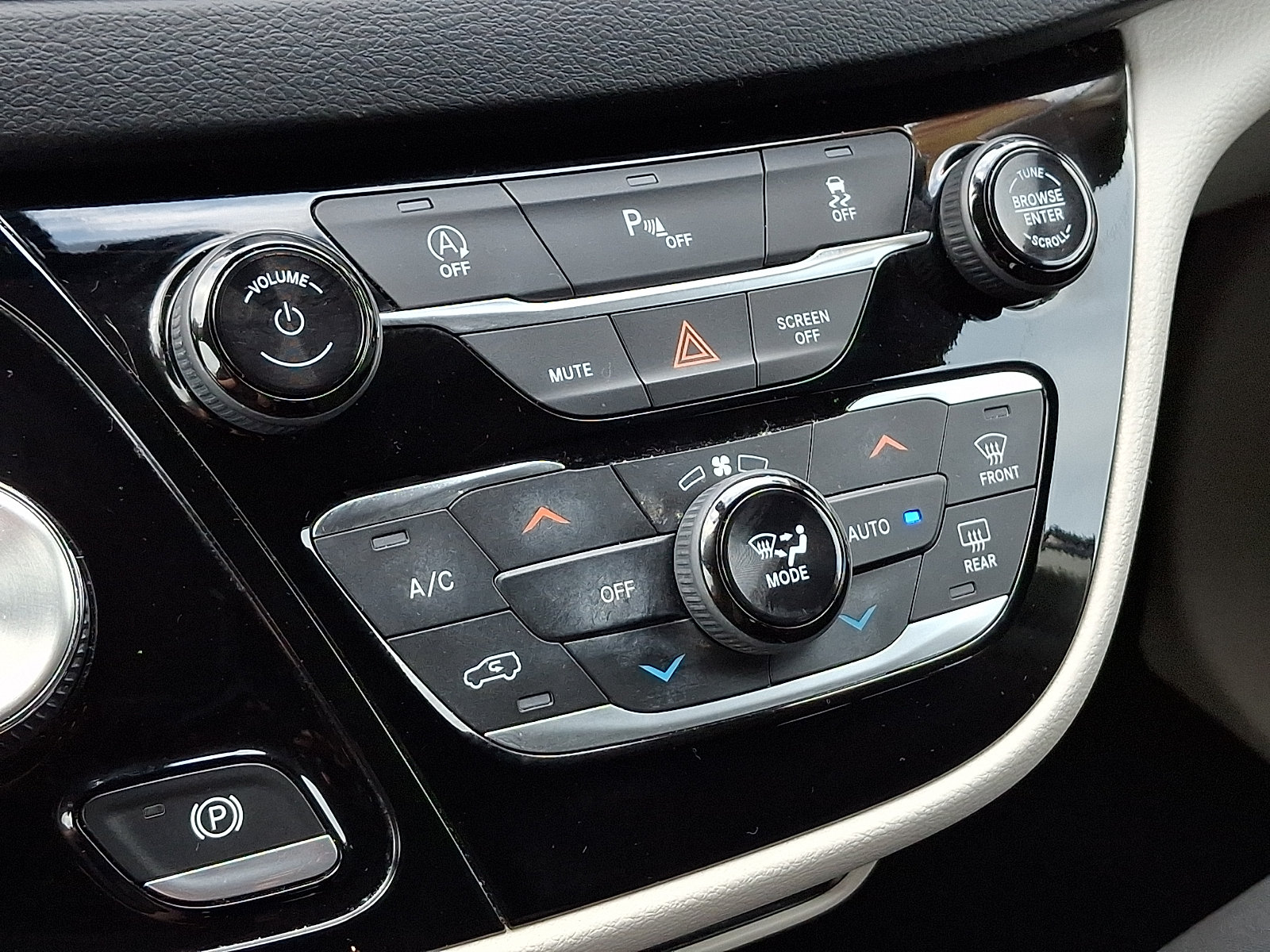 Certified 2020 Chrysler Pacifica Touring FWD image 17