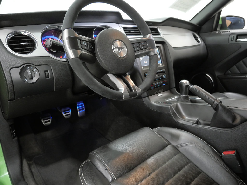 Used 2013 Ford Mustang GT Premium w/ Electronics Pkg RWD image 13