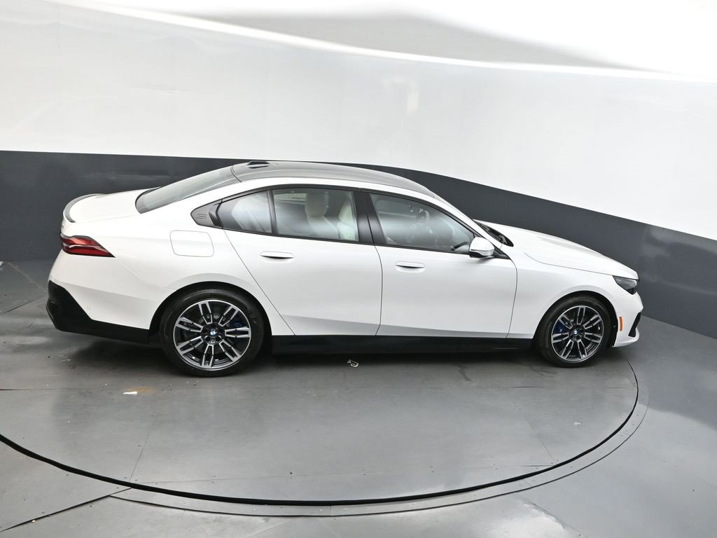 New 2026 BMW 550e xDrive w/ Executive Package image 36