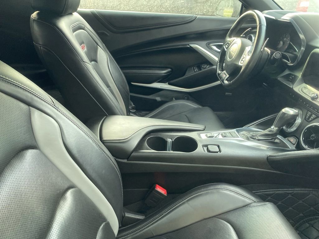Used 2018 Chevrolet Camaro SS RWD image 5