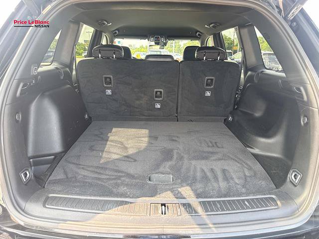 Used 2025 Jeep Grand Cherokee Altitude AWD/4WD image 8