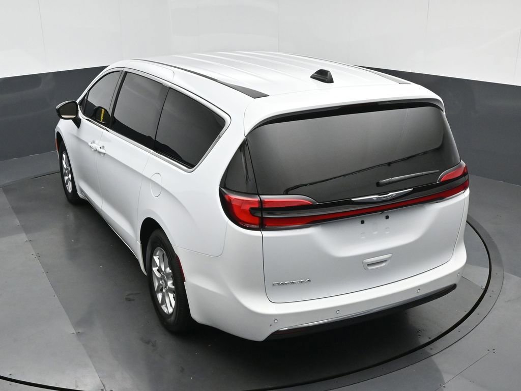 Used 2024 Chrysler Pacifica Touring image 74