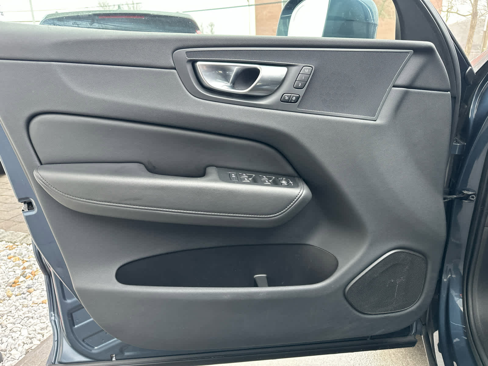 Used 2023 Volvo XC60 B5 Plus image 16