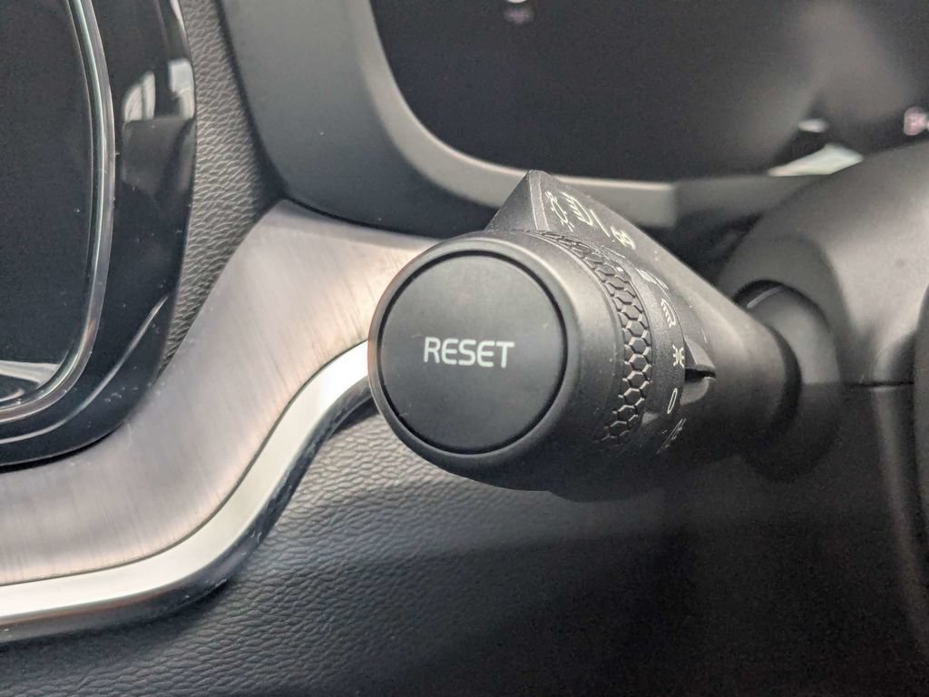 Certified 2024 Volvo S60 B5 Core AWD/4WD image 37