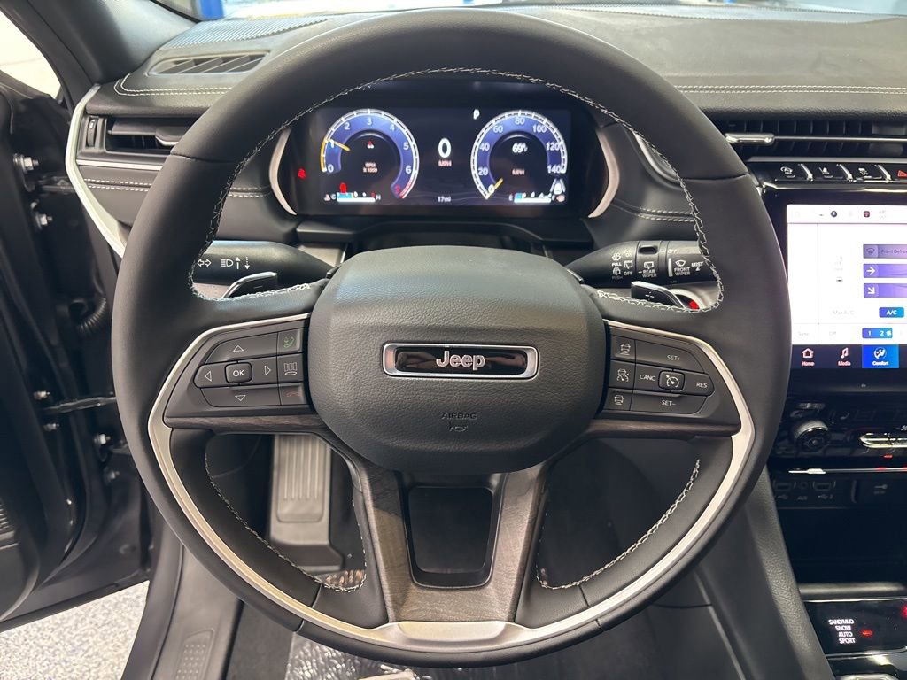 New 2025 Jeep Grand Cherokee Limited image 12