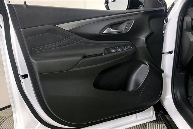 Used 2025 Buick Envista Sport Touring image 23