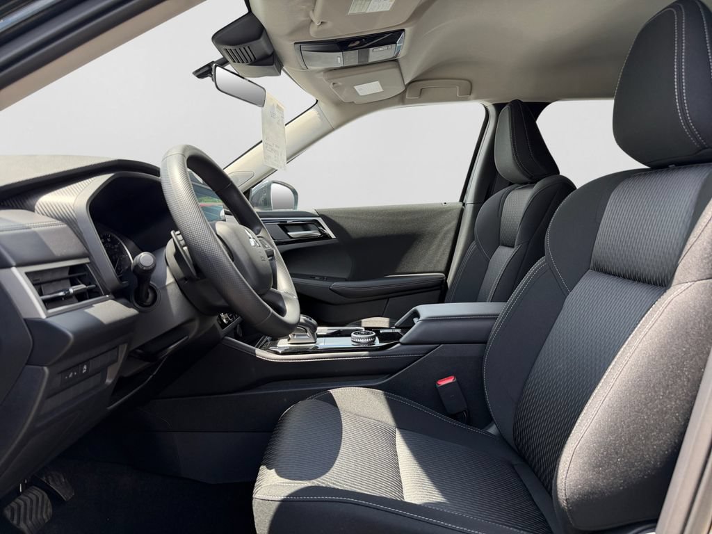 New 2026 Mitsubishi Outlander ES AWD/4WD image 17