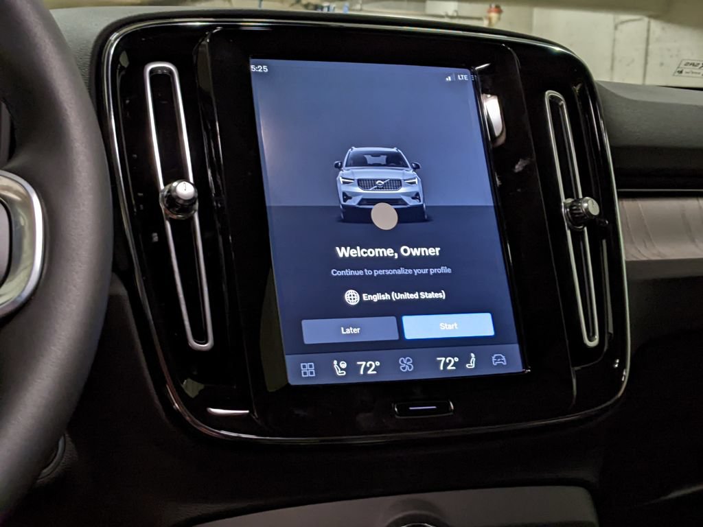 New 2026 Volvo XC40 B5 Core w/ Protection Package Premier AWD/4WD image 17