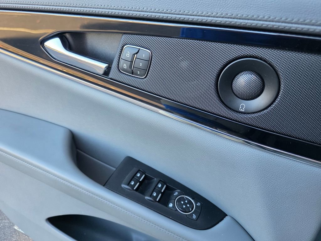 Used 2022 Lincoln Nautilus Reserve w/ Luxury Package image 14