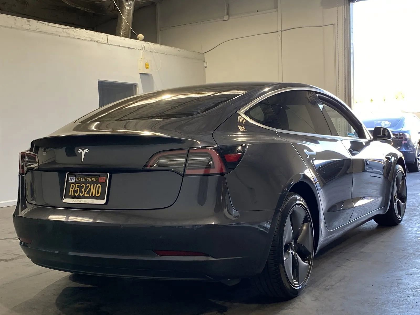 Used 2019 Tesla Model 3 Standard Range Plus image 4