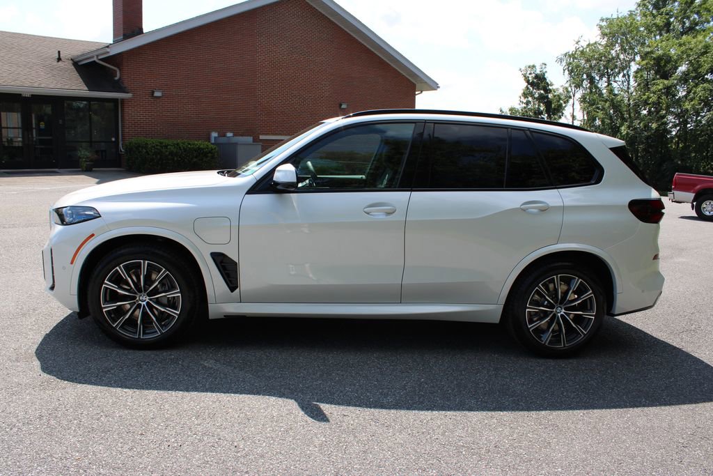 New 2026 BMW X5 xDrive50e w/ M Sport Package image 5