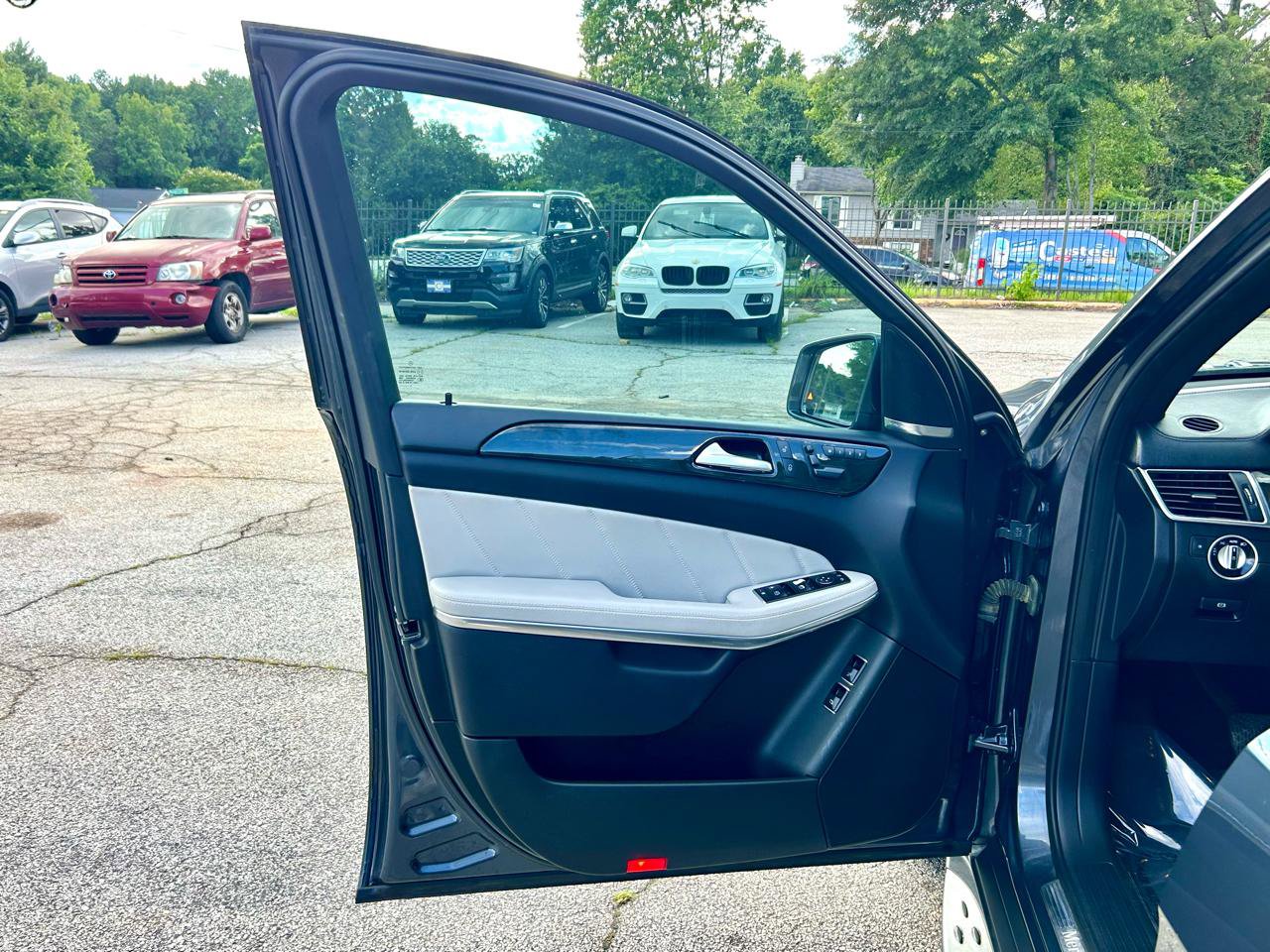 Used 2016 Mercedes-Benz GL 550 4MATIC image 7