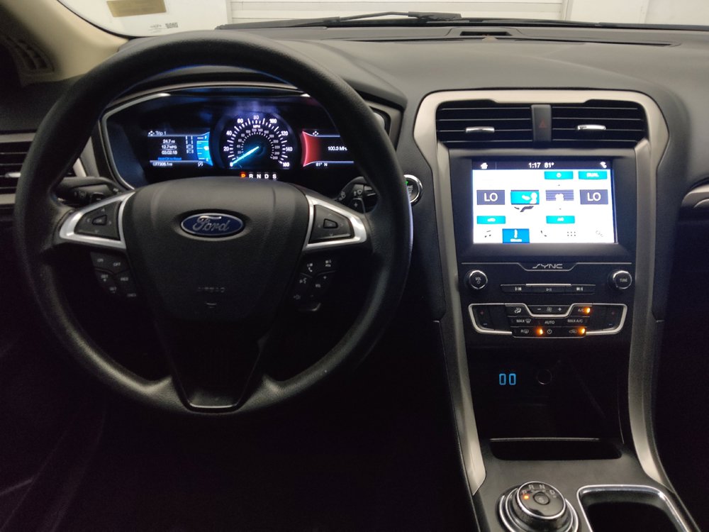 Used 2019 Ford Fusion SE FWD image 22
