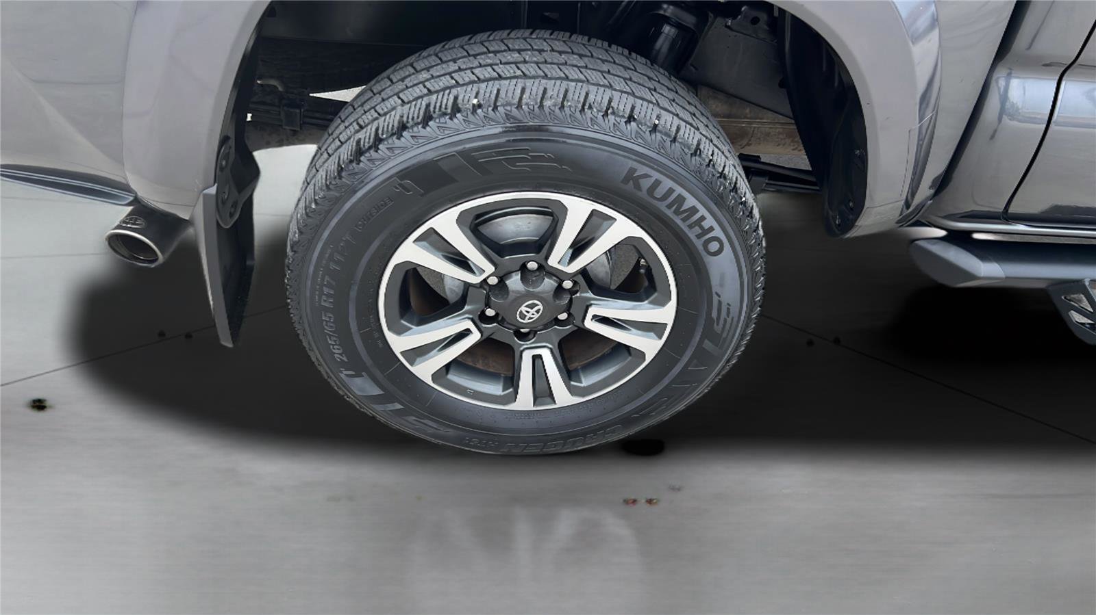 Used 2018 Toyota Tacoma TRD Sport w/ Technology Package RWD image 20