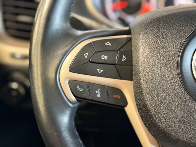 Used 2015 Jeep Cherokee Latitude w/ Comfort/Convenience Group AWD/4WD image 25