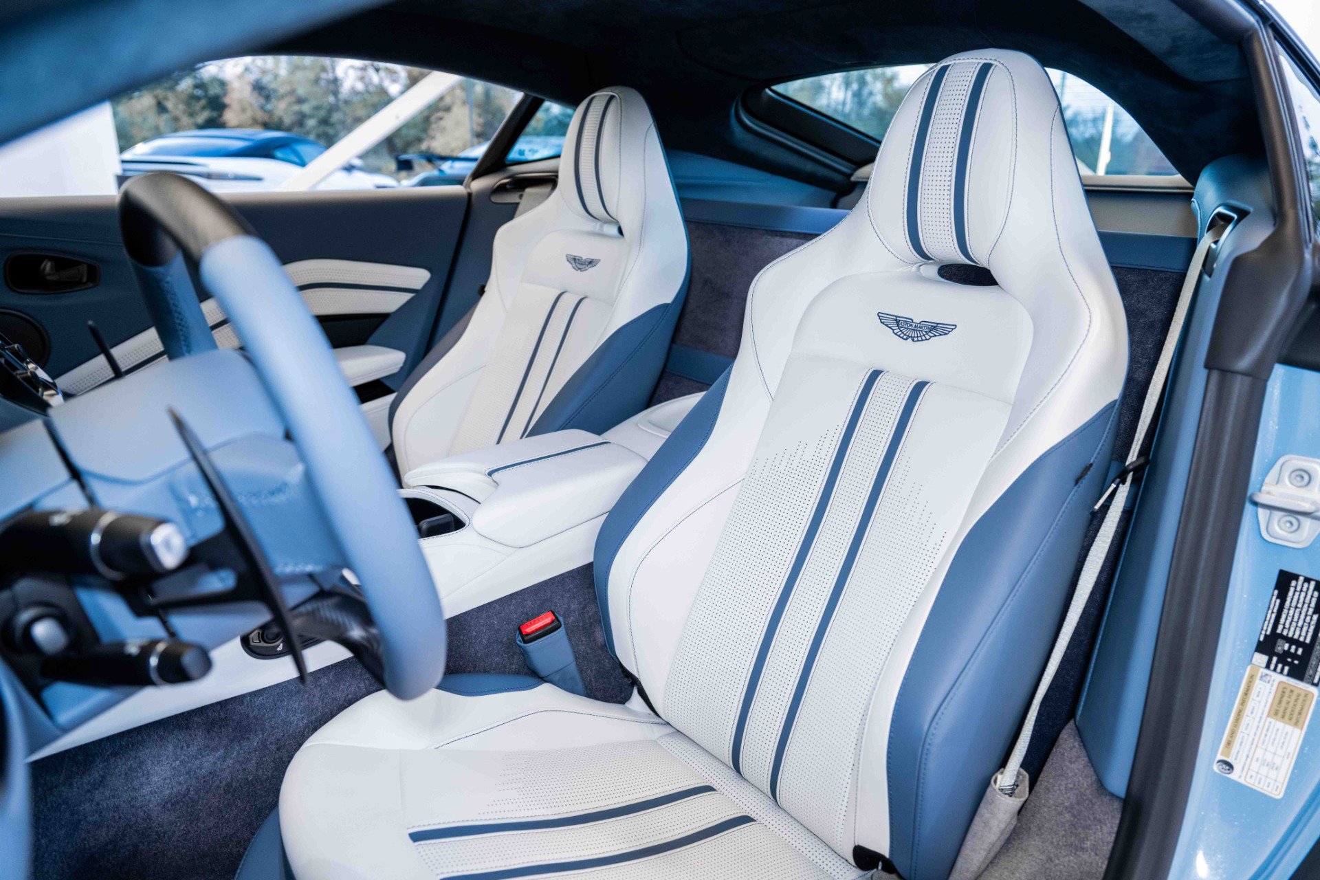 Used 2023 Aston Martin V8 Vantage Coupe RWD image 12