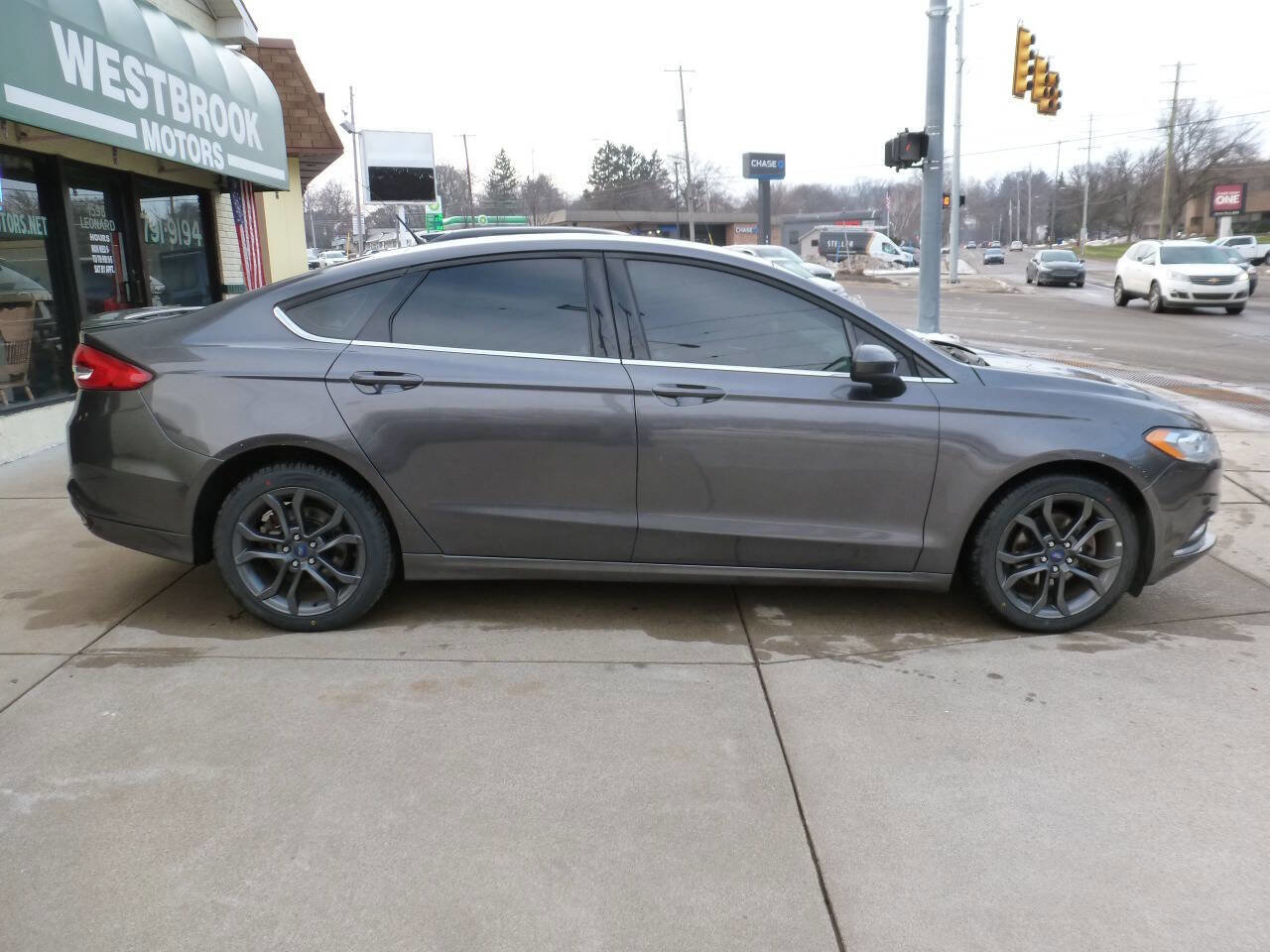 Used 2018 Ford Fusion SE w/ Equipment Group 201A image 5