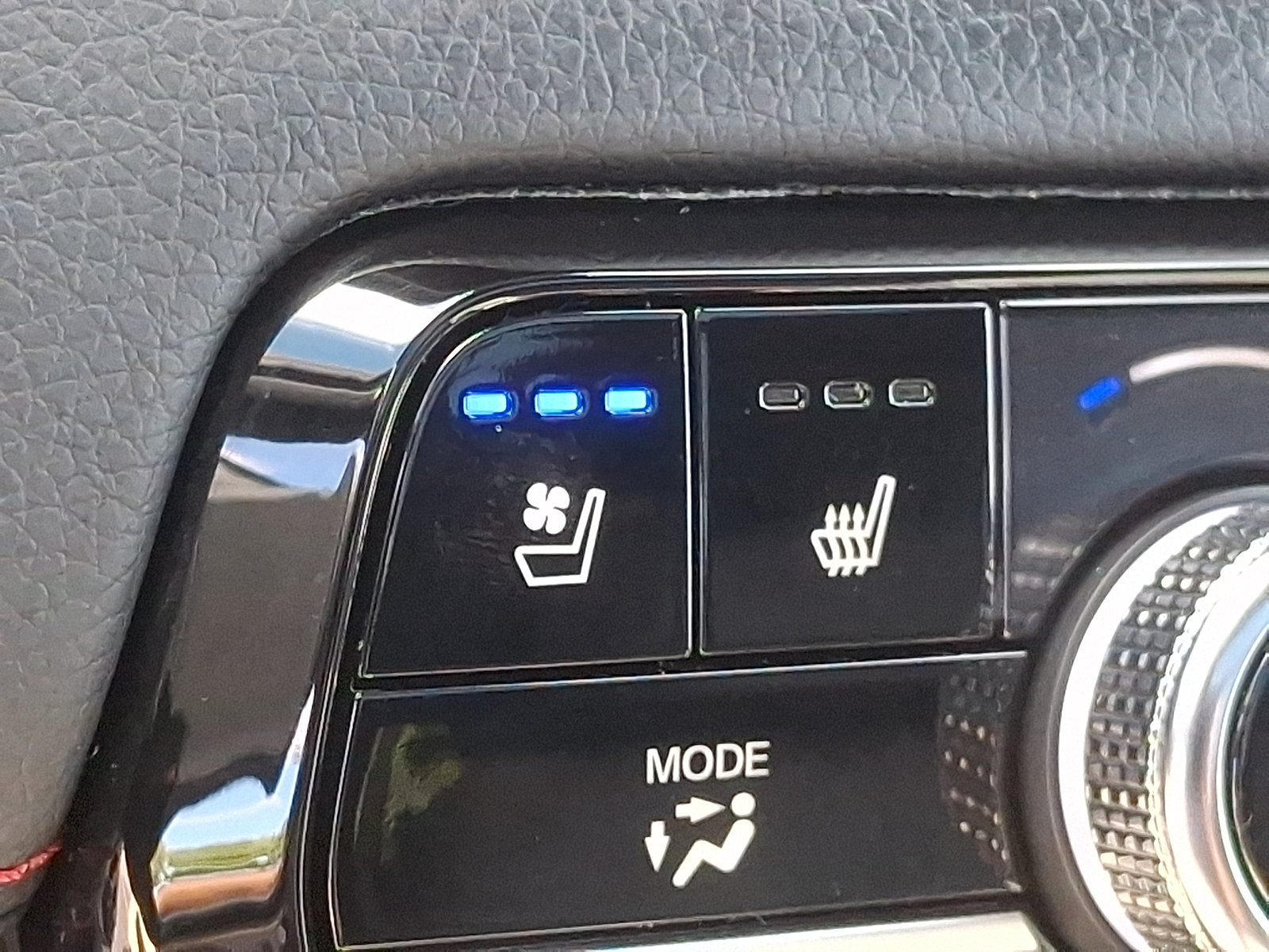 Certified 2025 Honda Pilot Black Edition image 27