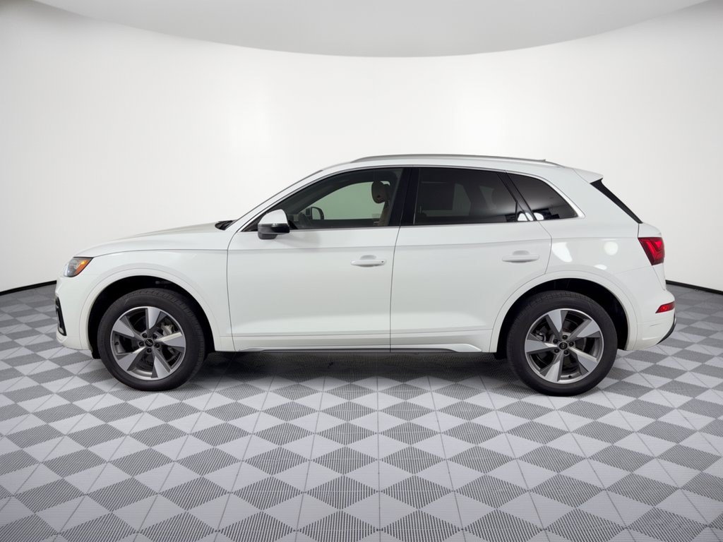 Used 2023 Audi Q5 2.0T Premium w/ Convenience Package AWD/4WD image 2