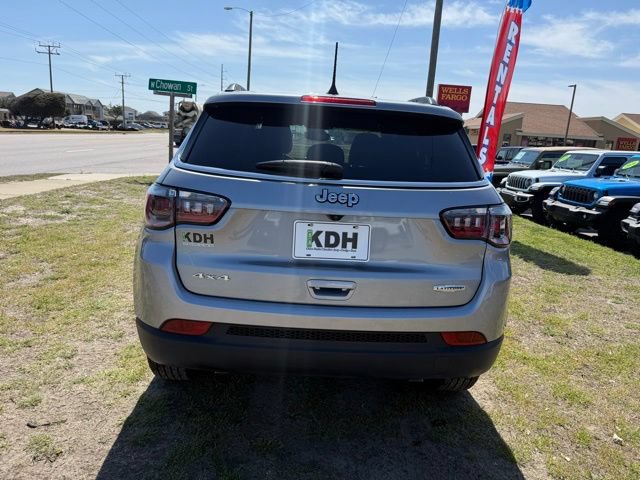 Used 2024 Jeep Compass Latitude w/ Convenience Group AWD/4WD image 6