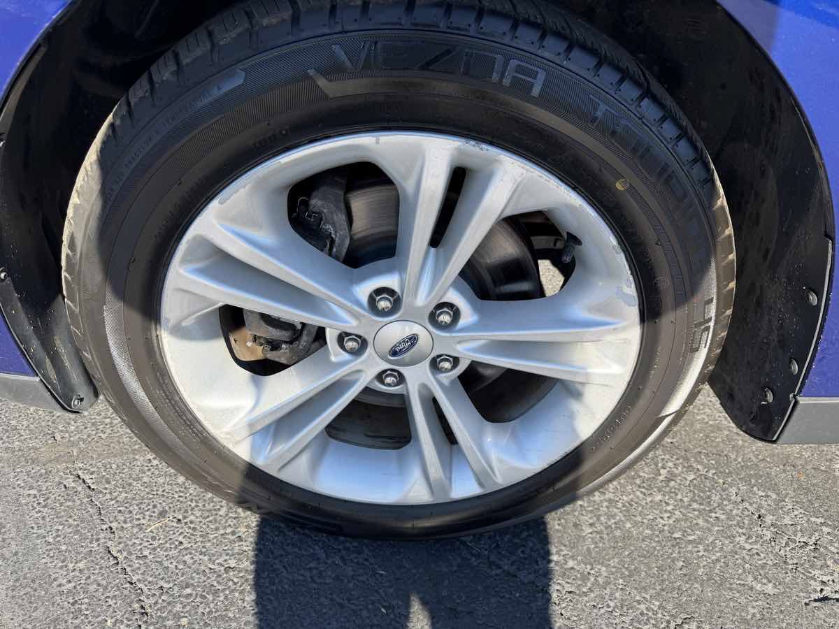 Used 2015 Ford Taurus SEL w/ Equipment Group 201A AWD/4WD image 8