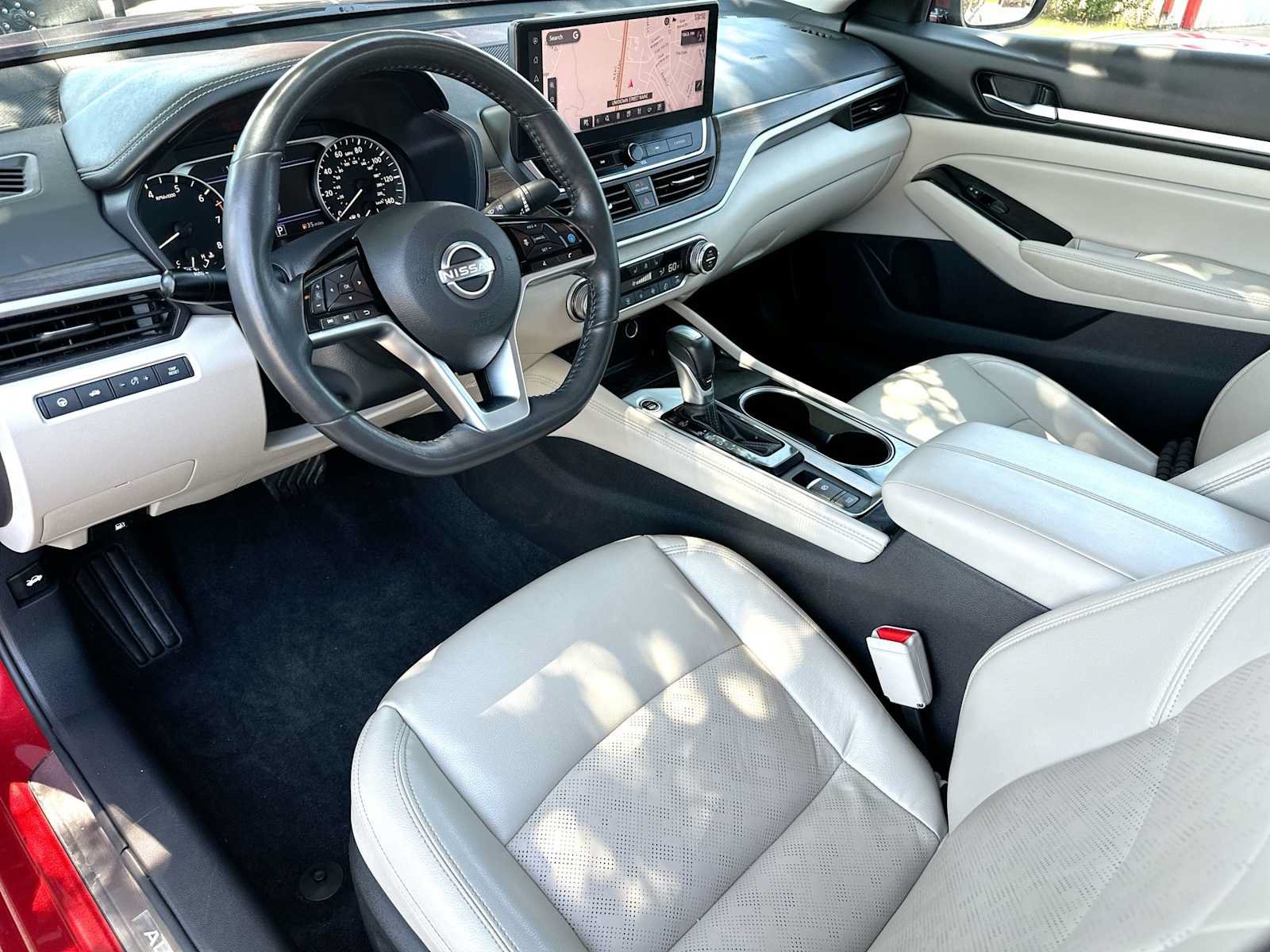 Used 2024 Nissan Altima 2.5 SL FWD image 18