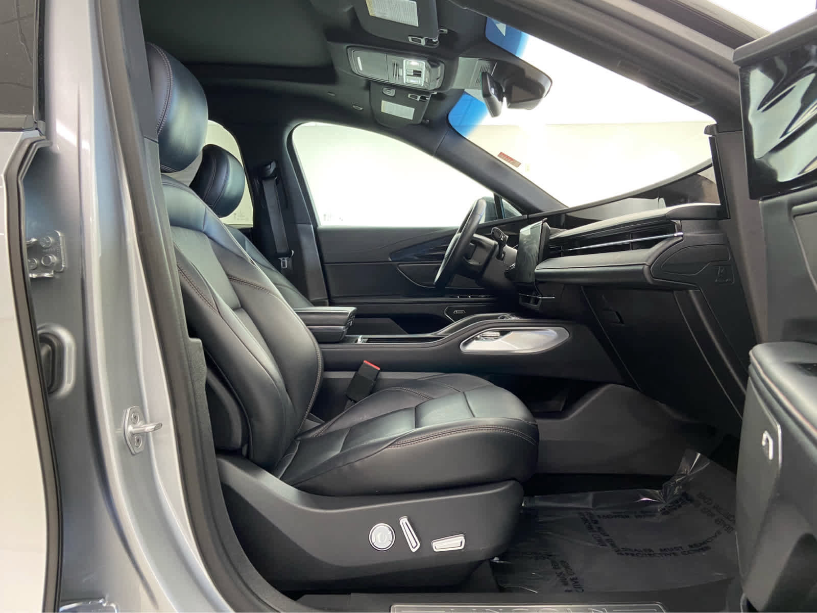 Used 2024 Lincoln Nautilus Premier w/ Equipment Group 102A image 17