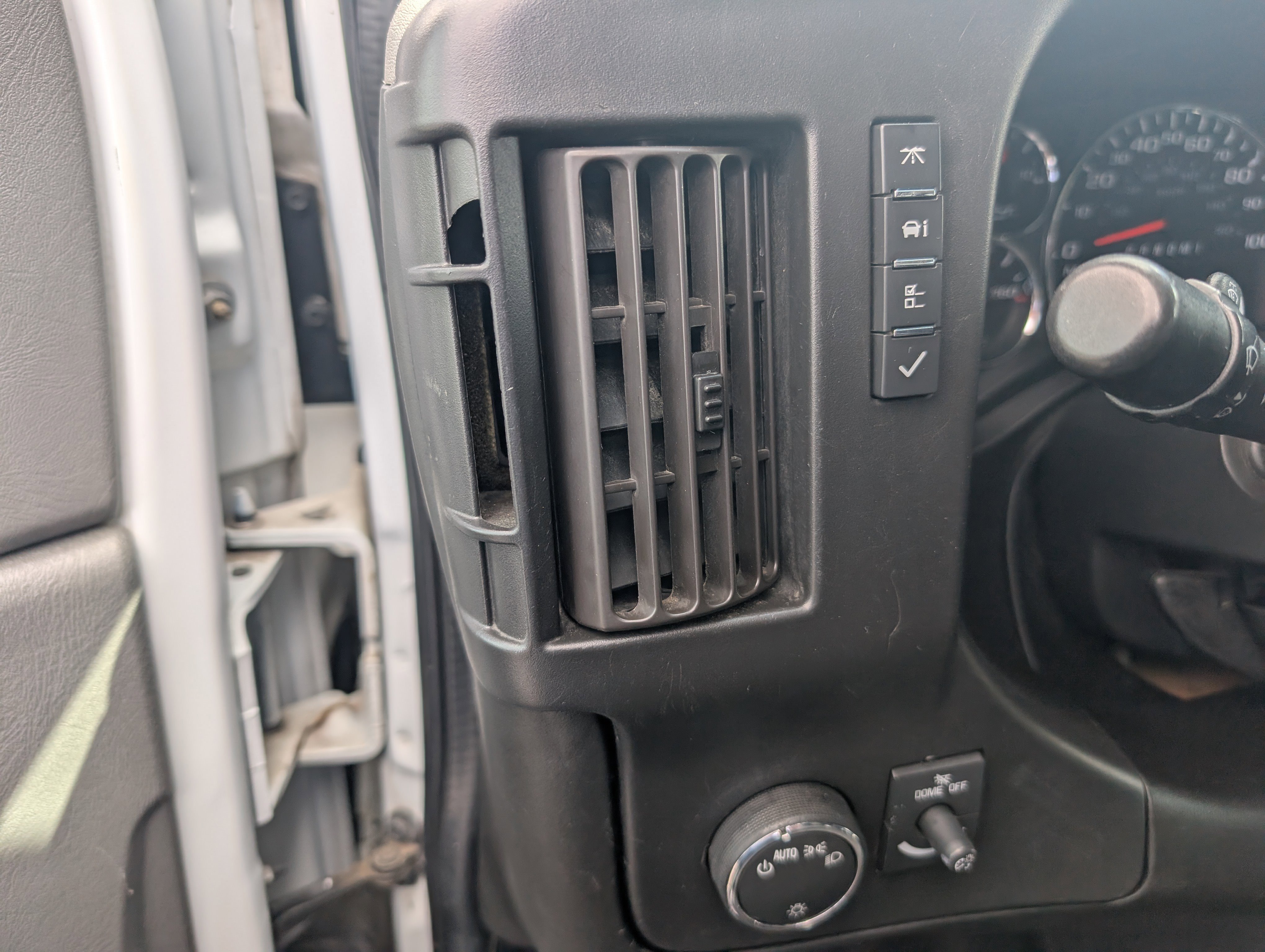 Used 2018 Chevrolet Express 3500 LS RWD image 11