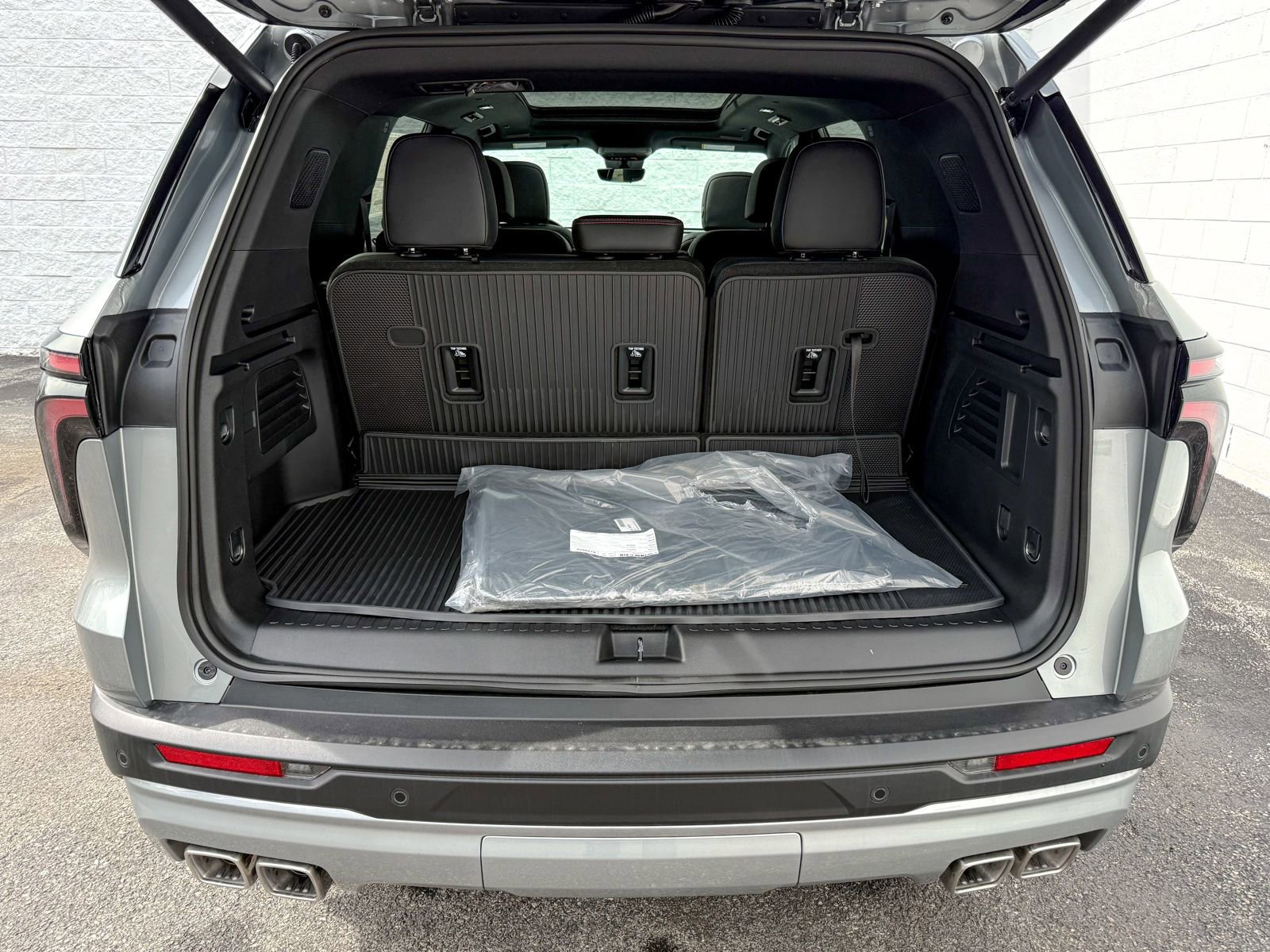 New 2026 Chevrolet Traverse Z71 w/ Enhanced Driving Package AWD/4WD image 36