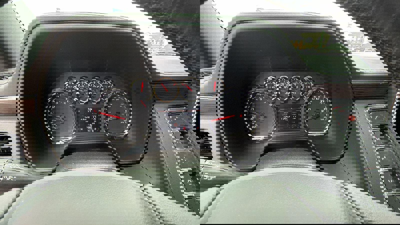 Used 2021 Chevrolet Tahoe Z71 w/ Luxury Package image 31