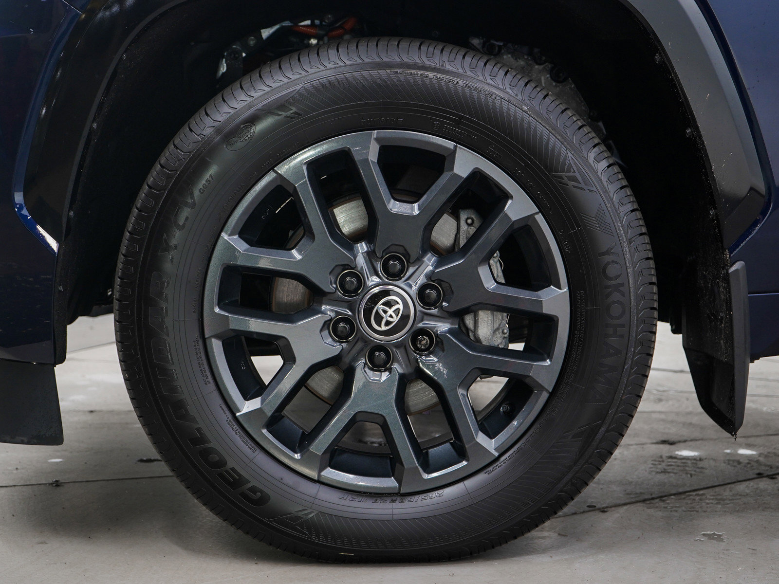 Used 2025 Toyota Sequoia Platinum AWD/4WD image 31