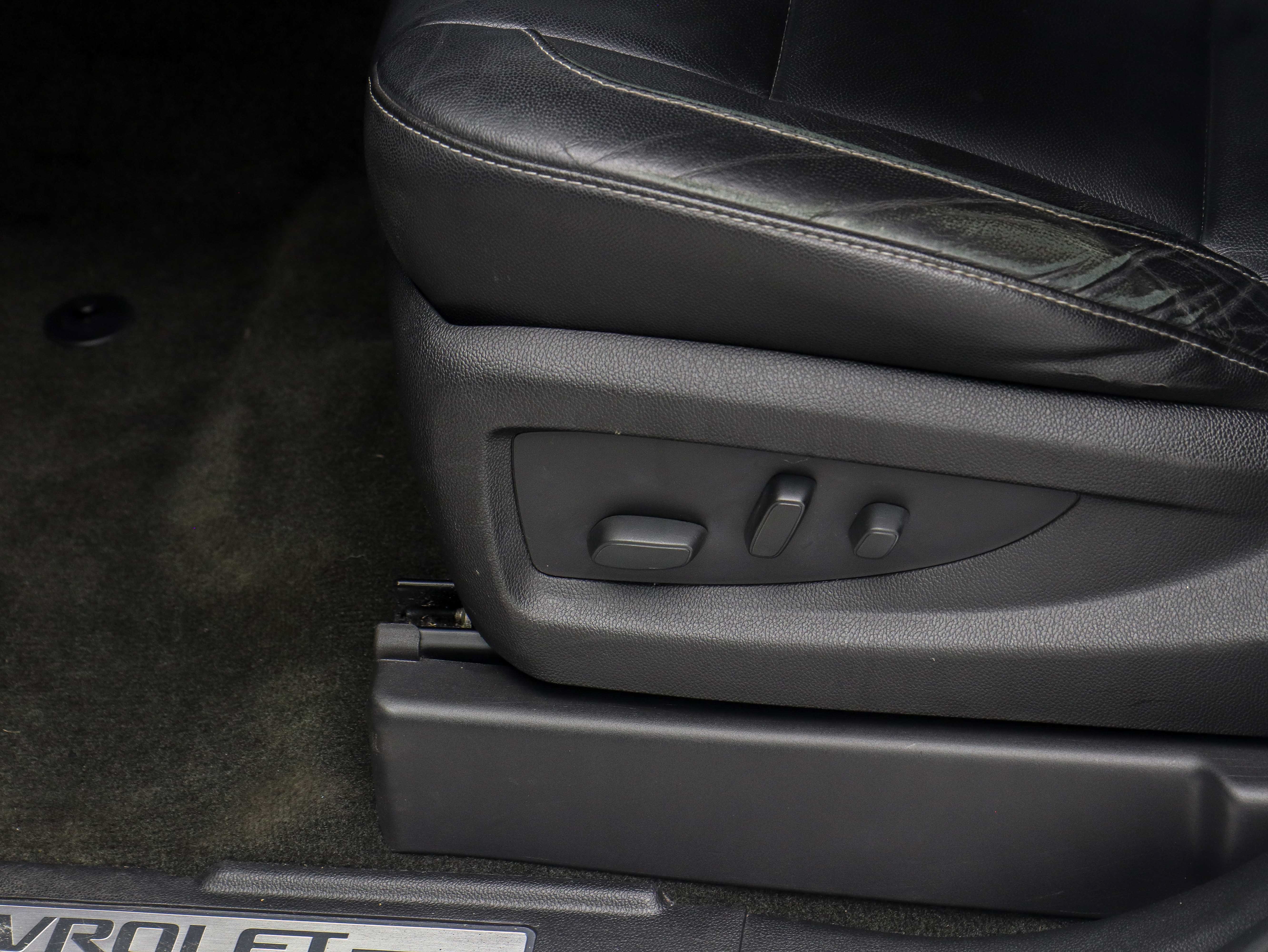 Used 2017 Chevrolet Suburban LT AWD/4WD image 23